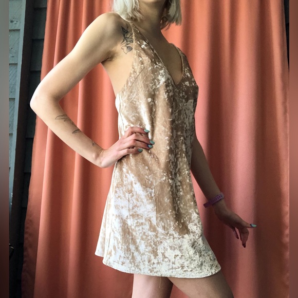 baby pink crushed velvet adjustable dress - Picture 2 of 5